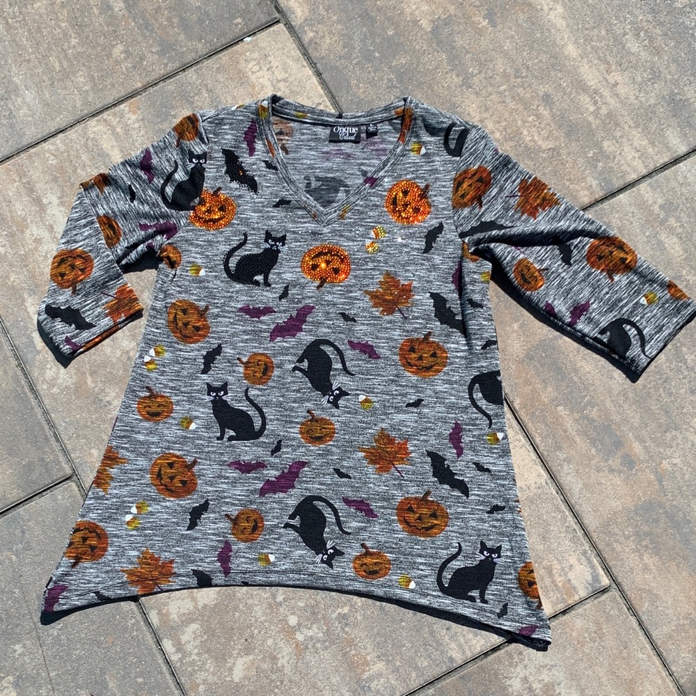 Onque Casuals Gray Halloween rhinestones Print Top Size L